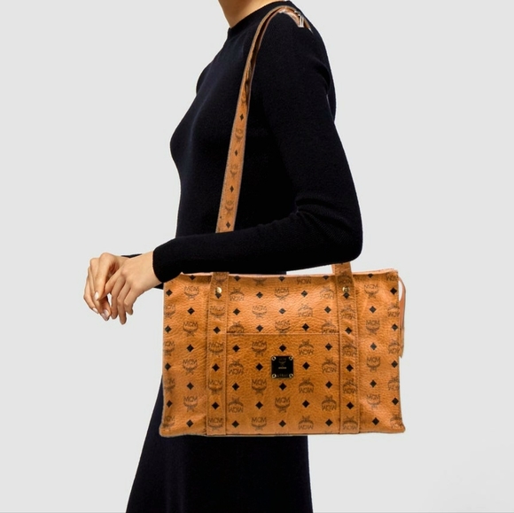 'MCM' 'VISETOS' MONOGRAM LEATHER SHOULDER BAG & DUST BAG 'MADE IN GERMANY' SET - Picture 12 of 16